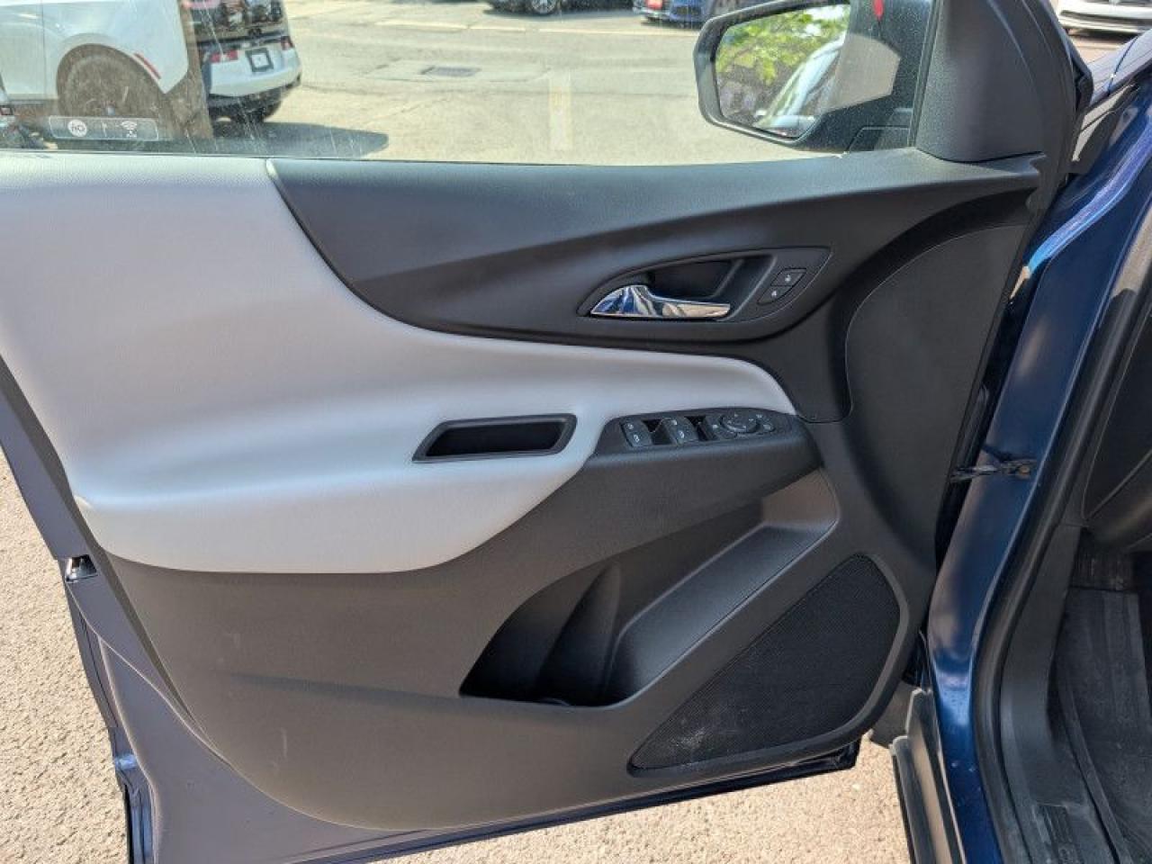 2022 Chevrolet Equinox LS  **18 SERVICE RECORDS** Photo