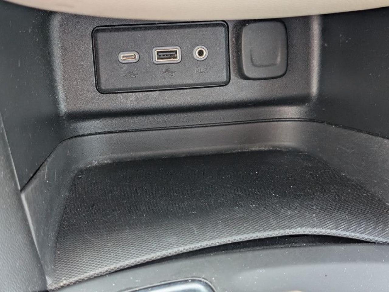 2022 Chevrolet Equinox LS  **18 SERVICE RECORDS** Photo
