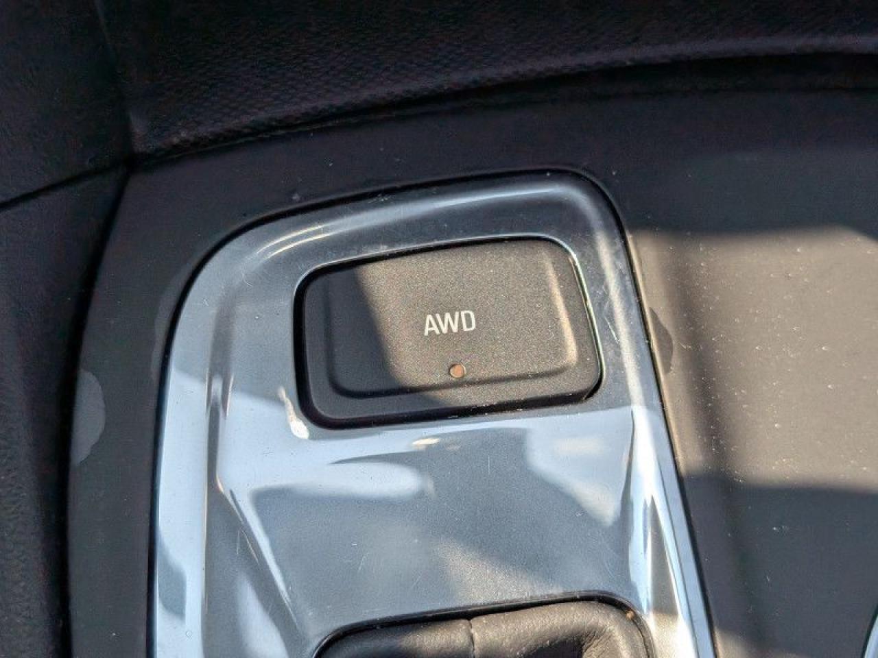 2022 Chevrolet Equinox LS  **18 SERVICE RECORDS** Photo