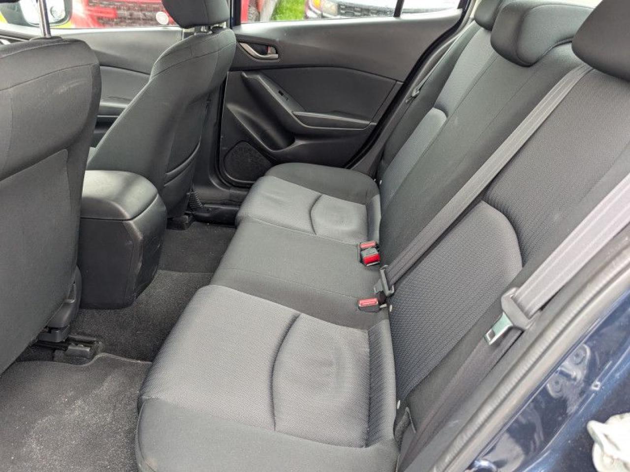 2015 Mazda MAZDA3 GX  **LOW KMS - MANUAL** Photo