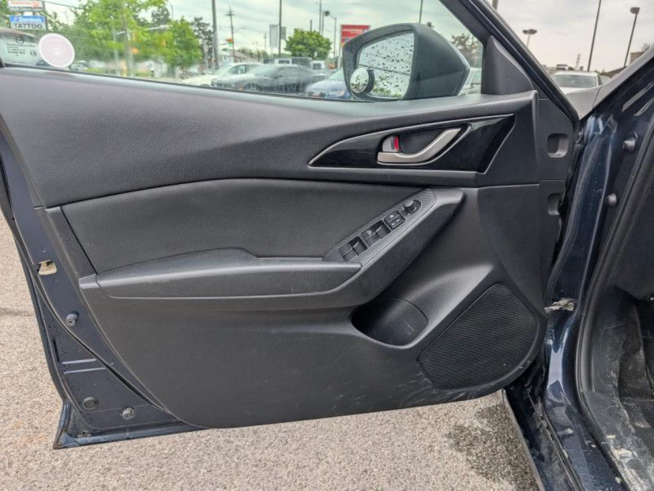 2015 Mazda MAZDA3 GX  **LOW KMS - MANUAL** Photo