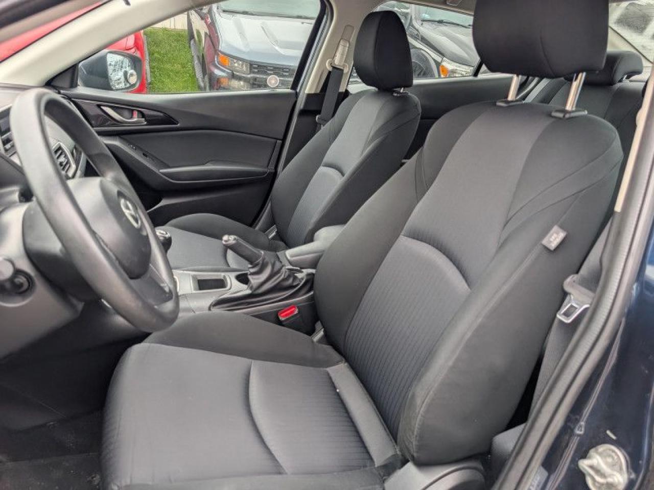 2015 Mazda MAZDA3 GX  **LOW KMS - MANUAL** Photo