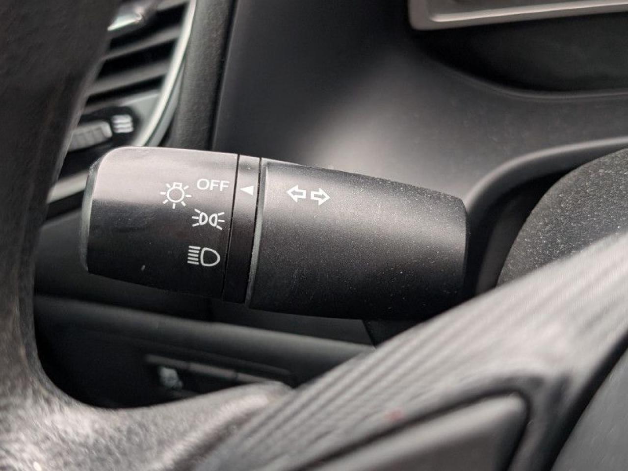 2015 Mazda MAZDA3 GX  **LOW KMS - MANUAL** Photo