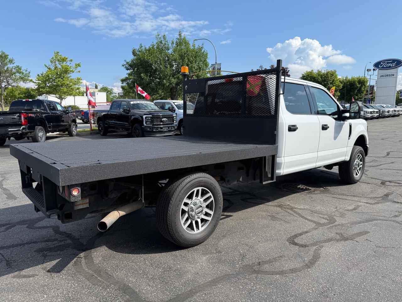 2022 Ford F-350 Super Duty SRW XLT Photo5
