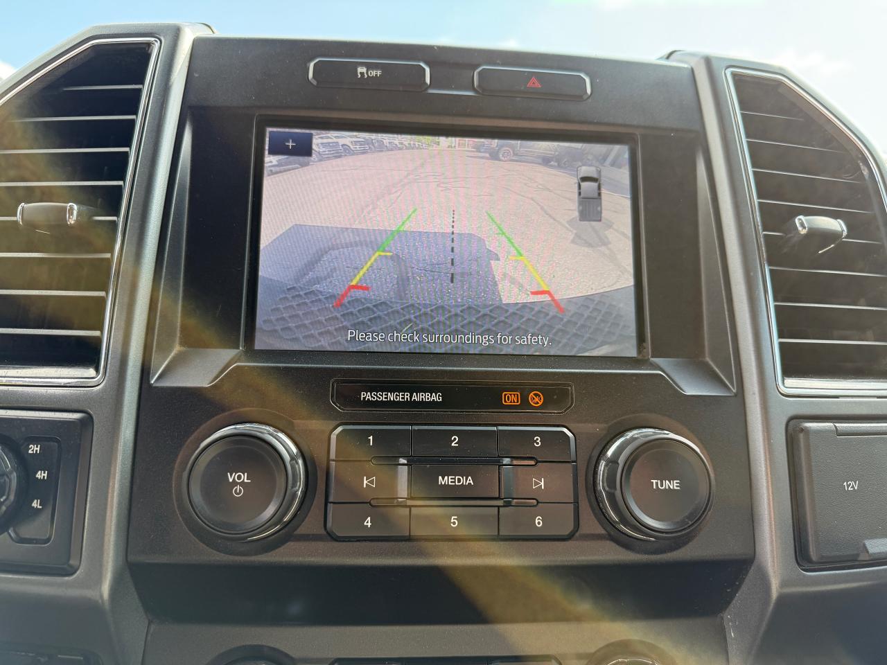 2022 Ford F-350 Super Duty SRW XLT Photo5