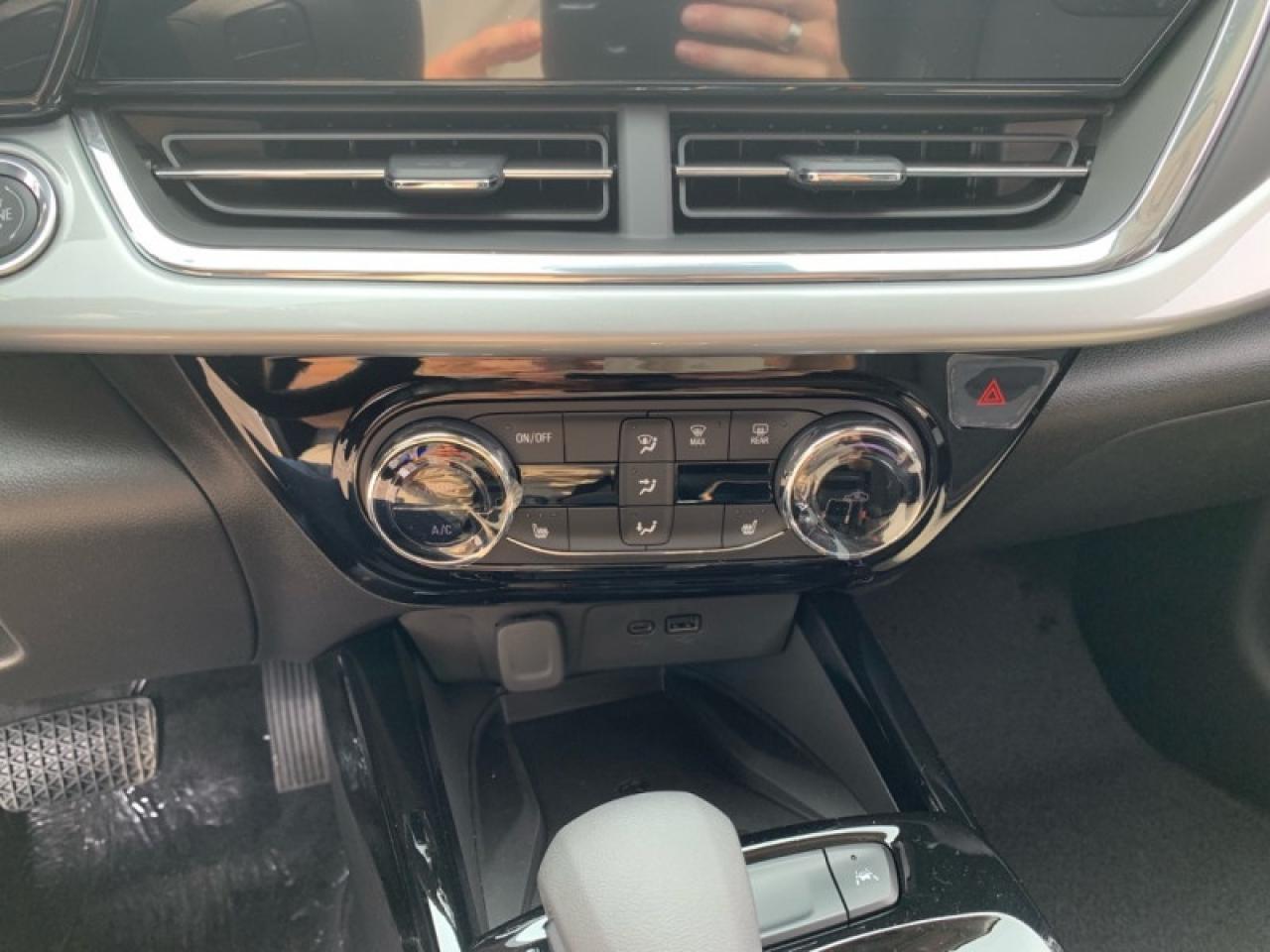 2025 Chevrolet Trax LT Photo