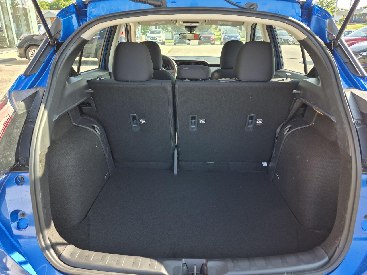 2025 Nissan Kicks Play SV FWD Photo14