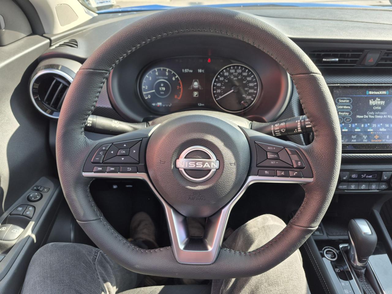 2025 Nissan Kicks Play SV FWD Photo7