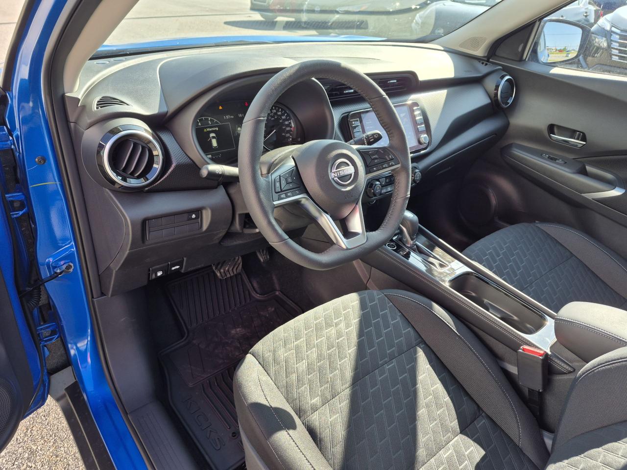 2025 Nissan Kicks Play SV FWD Photo6