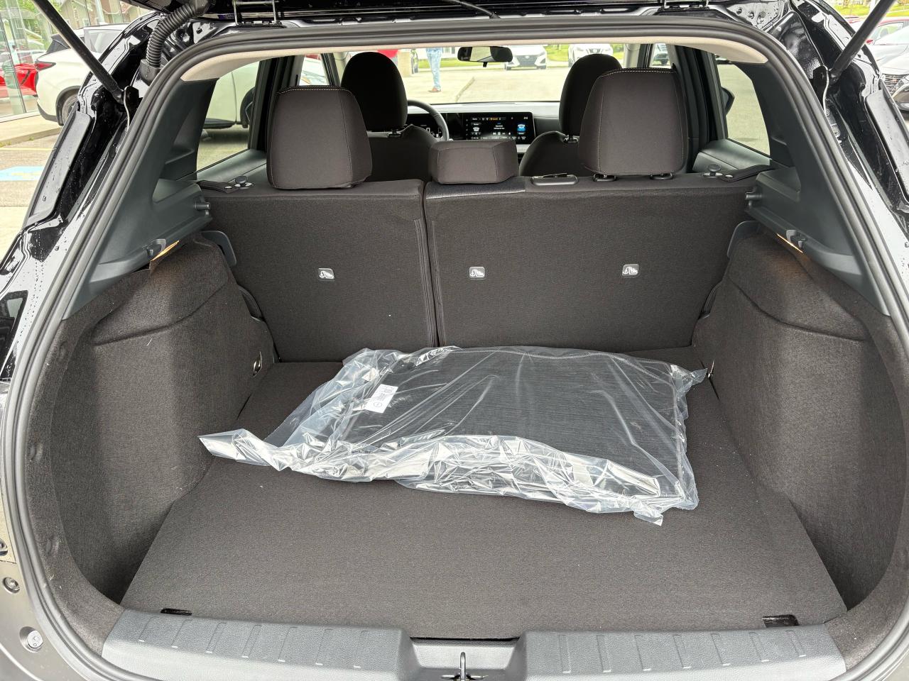 2025 Nissan Kicks SV Photo6