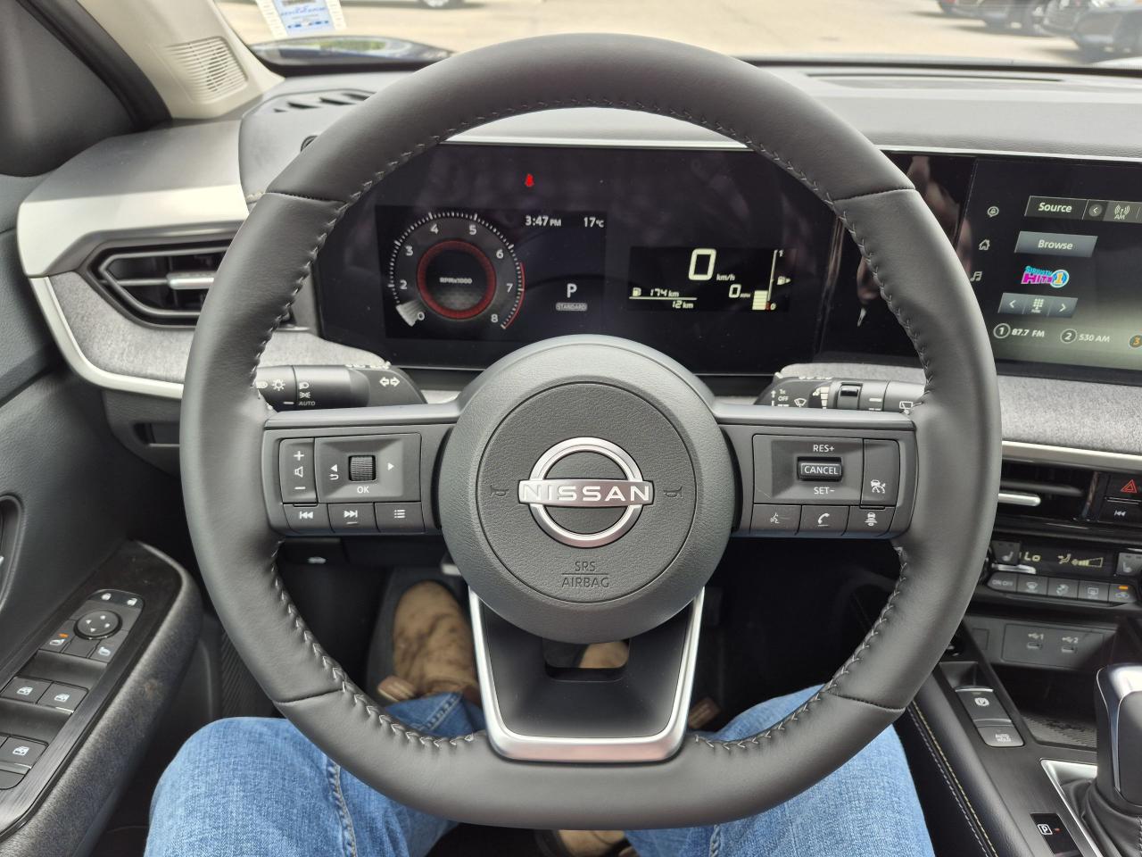 2025 Nissan Kicks SV Photo7