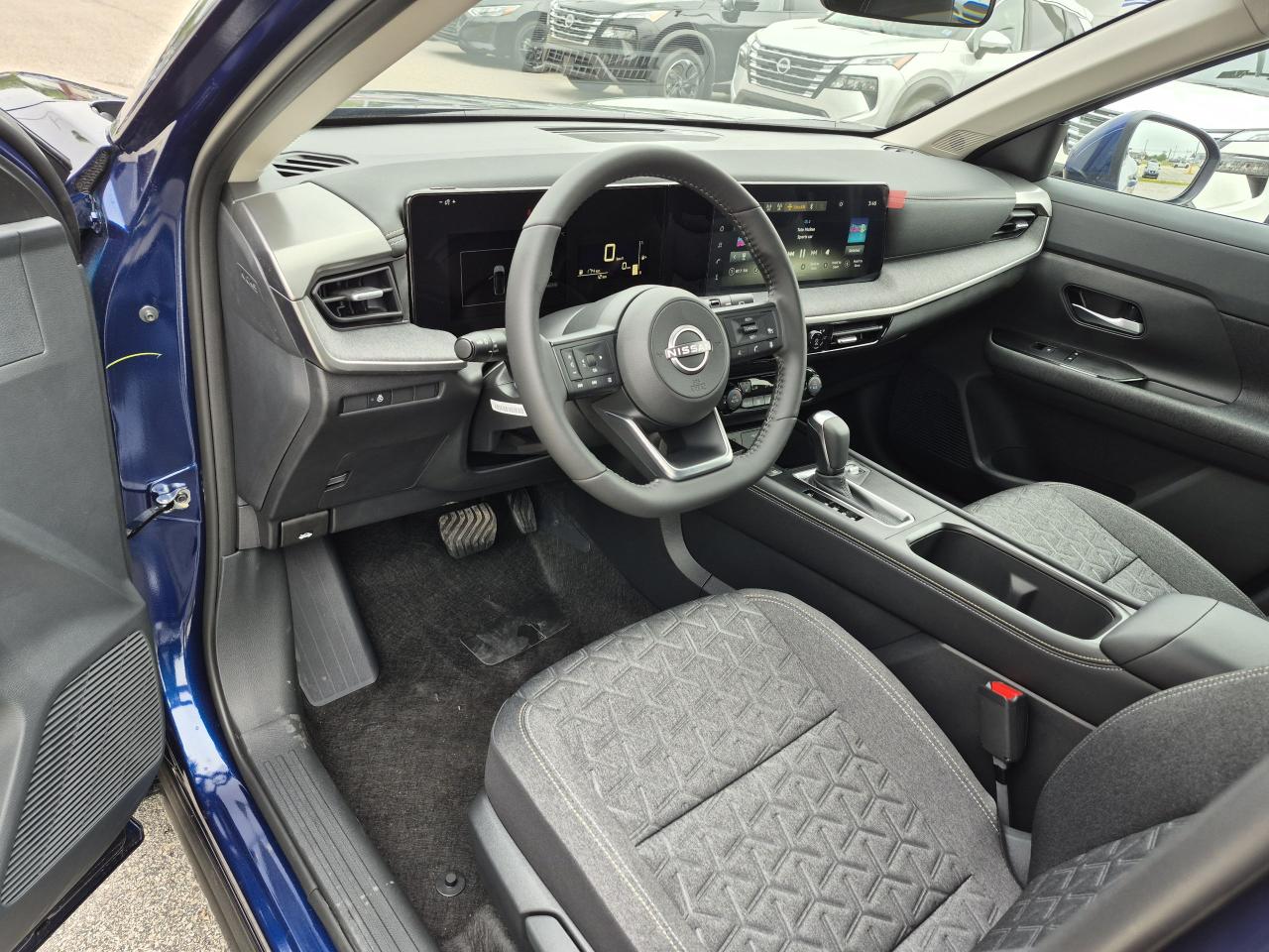 2025 Nissan Kicks SV Photo6
