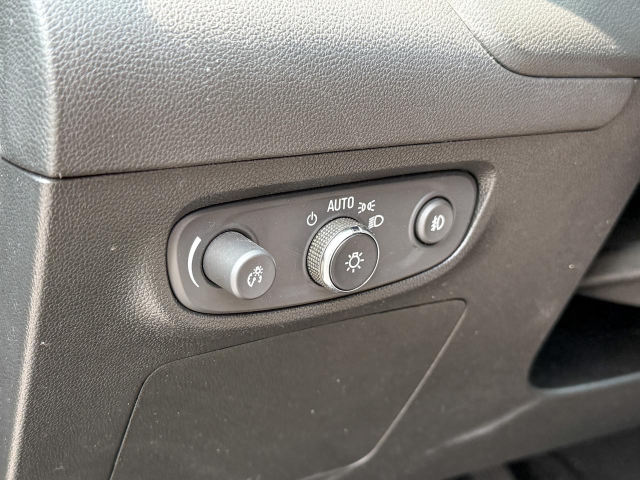 2023 Buick Encore GX Select 1.3L 3 CYL WITH REMOTE START/ENTRY, HEATED SEATS, POWER LIFTGATE, LANE KEEP ASSIST, APPLE CARPLAY/ANDROID AUTO, SPORT TOURING PACKAGE Photo
