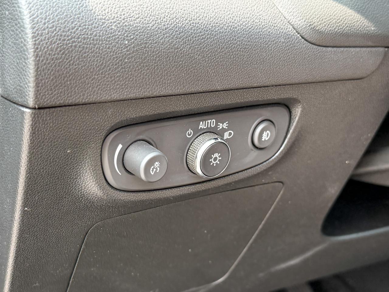 2023 Buick Encore GX Select 1.3L 3 CYL WITH REMOTE START/ENTRY, HEATED SEATS, POWER LIFTGATE, LANE KEEP ASSIST, APPLE CARPLAY/ANDROID AUTO, SPORT TOURING PACKAGE Photo