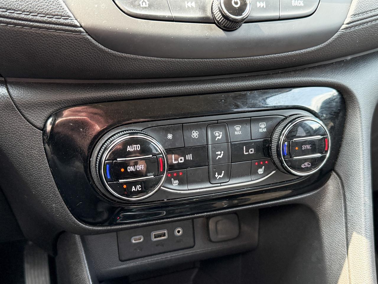 2023 Buick Encore GX Select 1.3L 3 CYL WITH REMOTE START/ENTRY, HEATED SEATS, POWER LIFTGATE, LANE KEEP ASSIST, APPLE CARPLAY/ANDROID AUTO, SPORT TOURING PACKAGE Photo