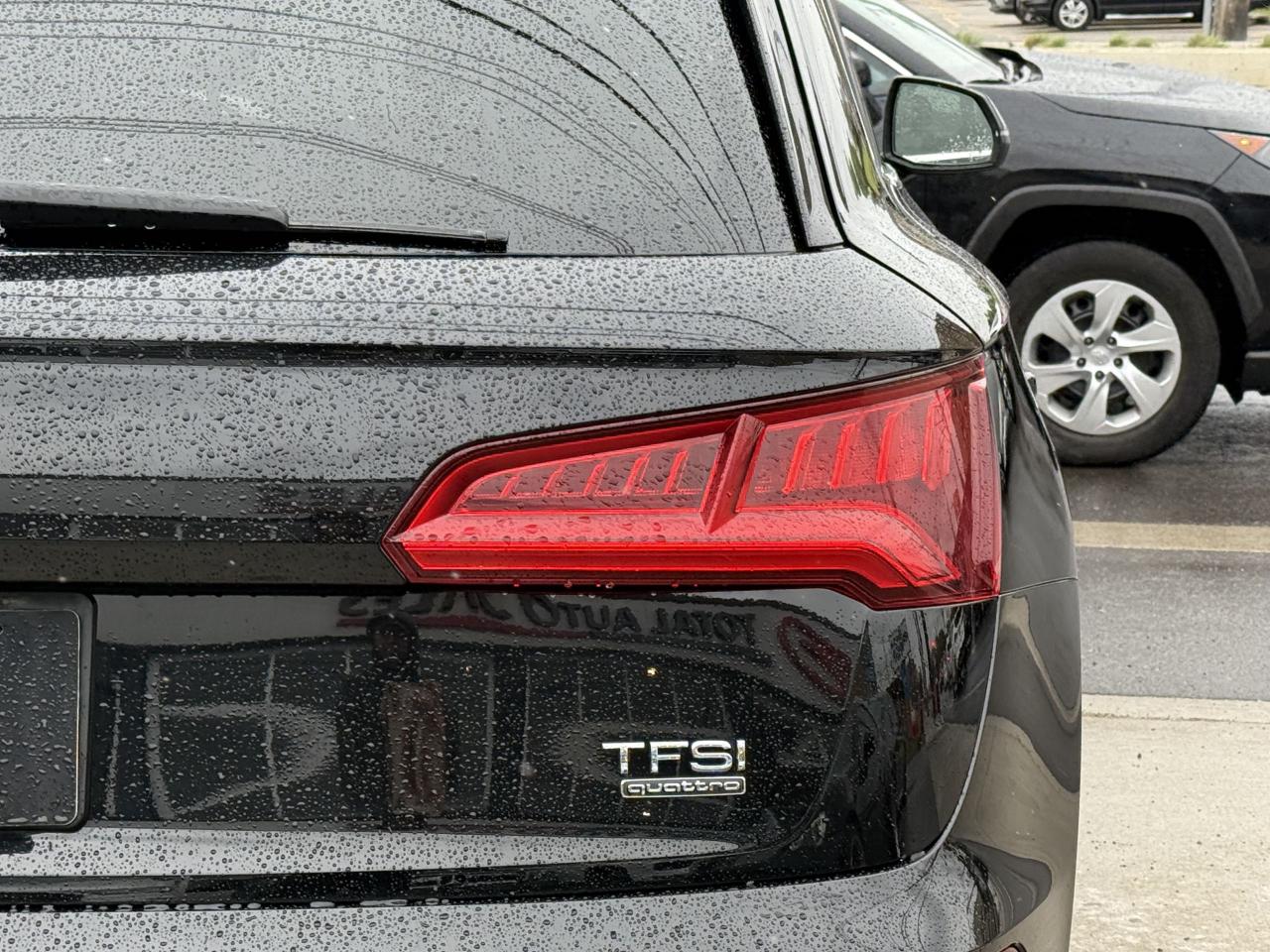 2018 Audi Q5 ONE OWNER | AUDI SERVICE | LIKE NEW - Photo #9