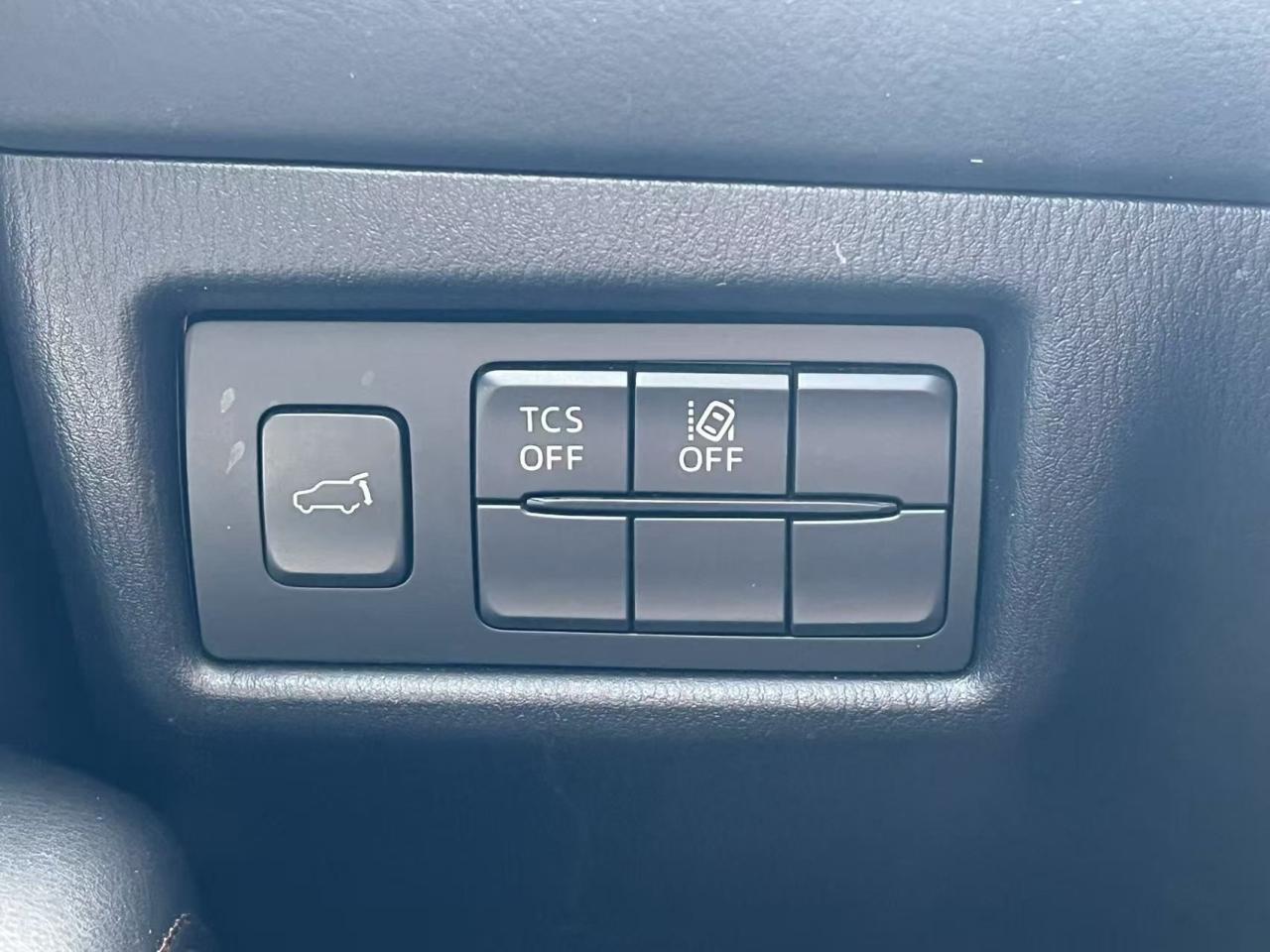 12557372