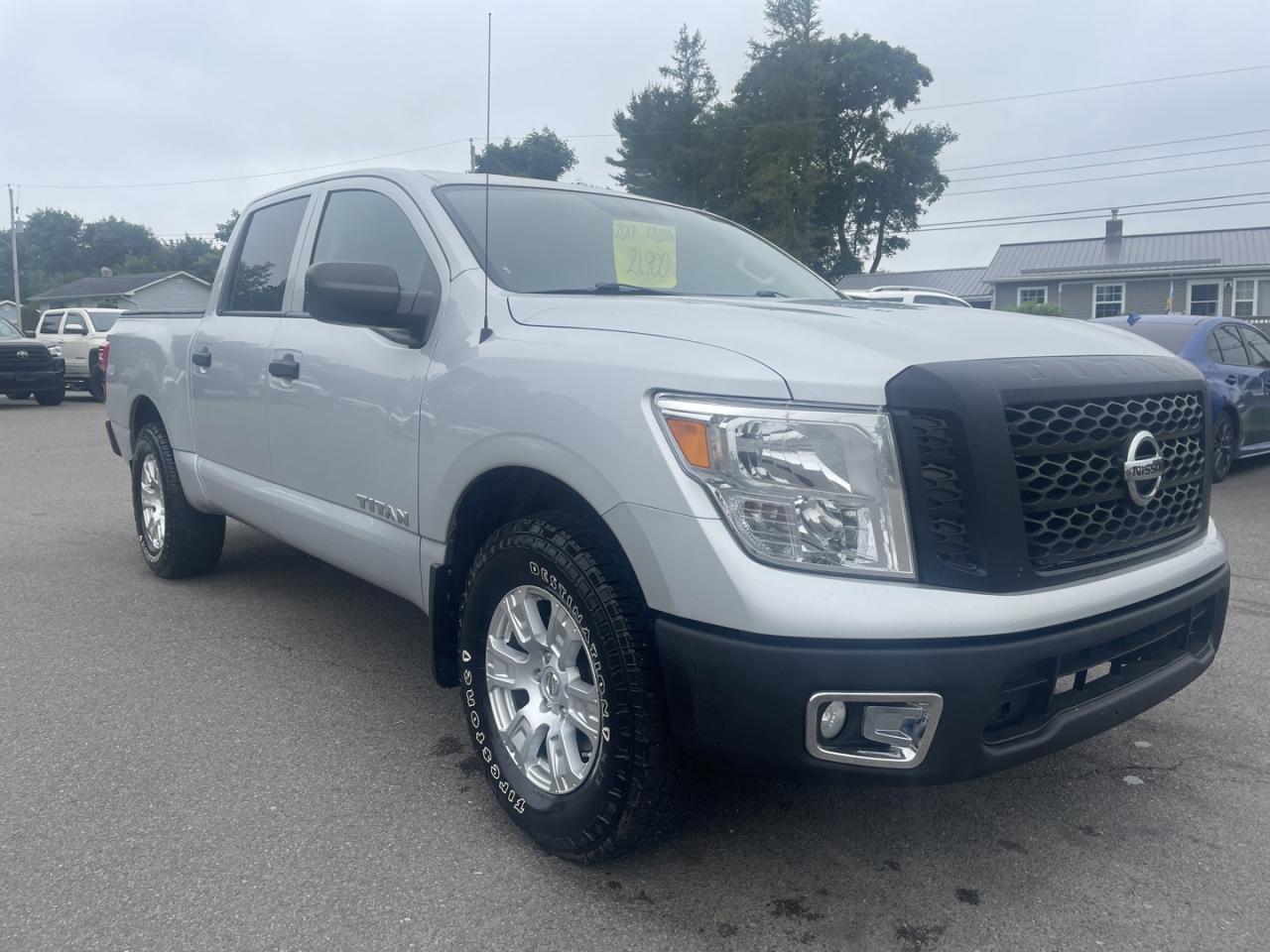 Used 2017 Nissan Titan S / CREW CAB / 4WD for sale in Truro, NS