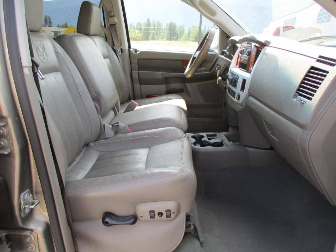 2007 Dodge Ram 1500 Laramie Mega Cab 4WD Photo12