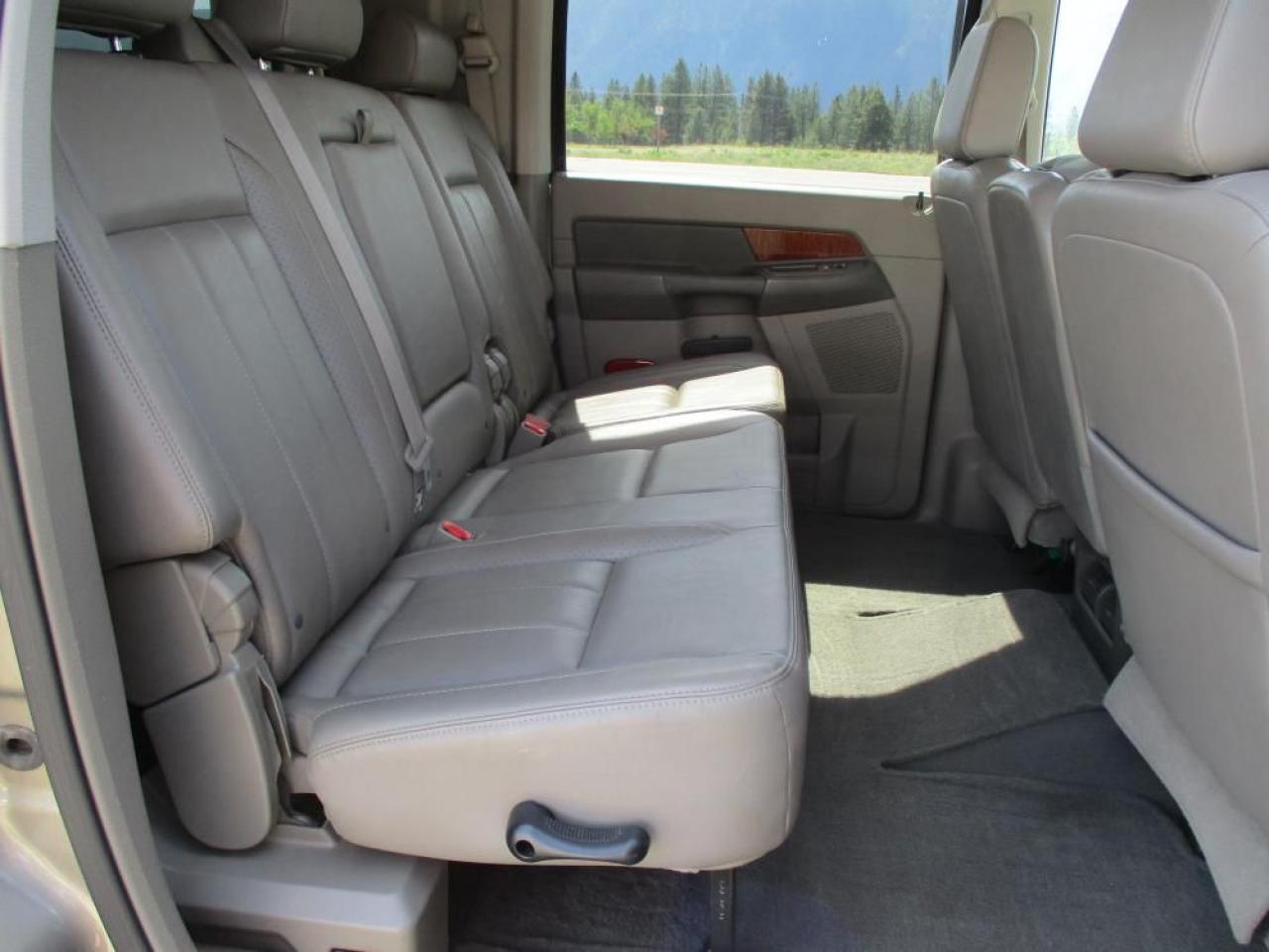 2007 Dodge Ram 1500 Laramie Mega Cab 4WD Photo13