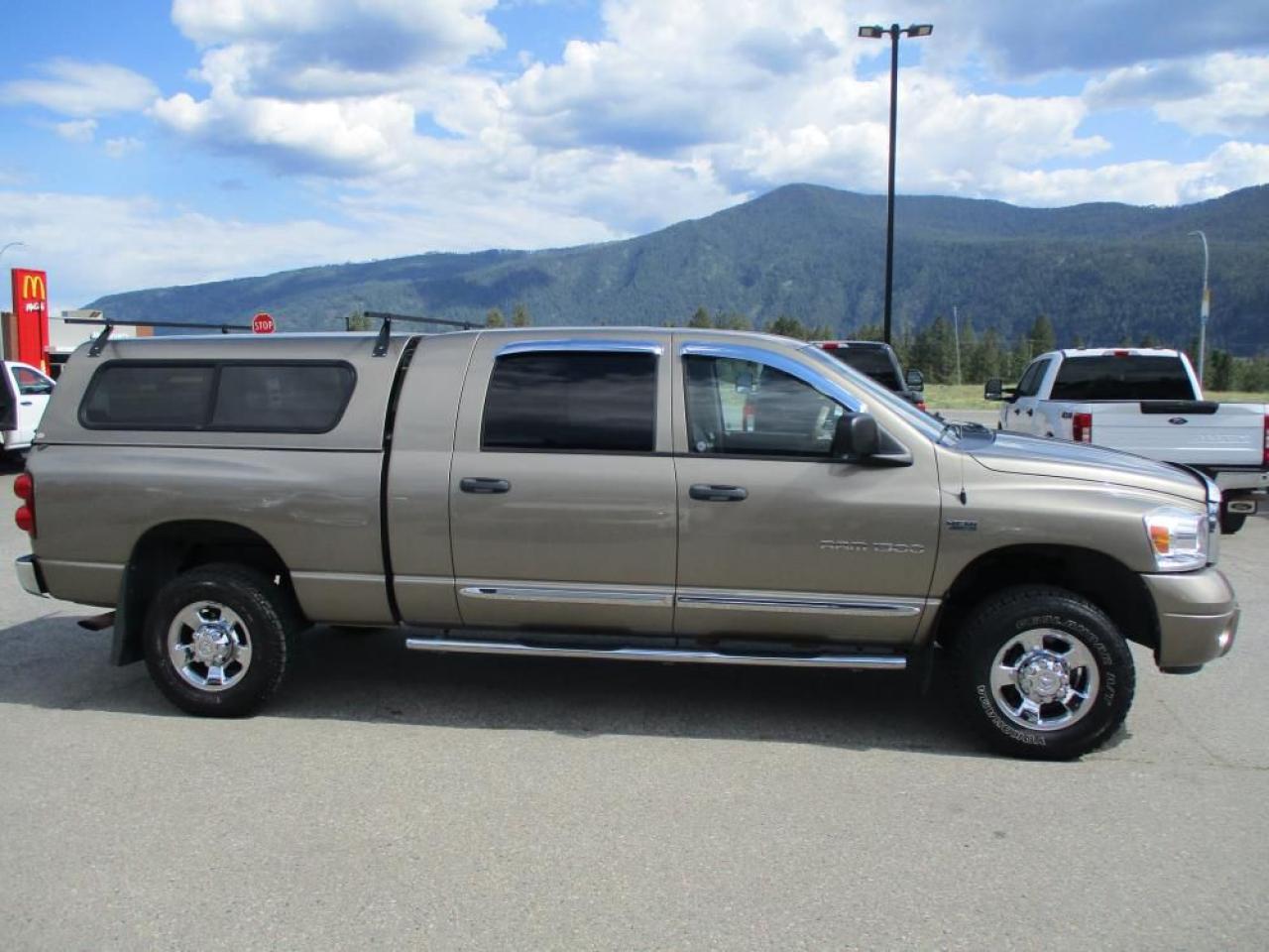 2007 Dodge Ram 1500 Laramie Mega Cab 4WD Photo3