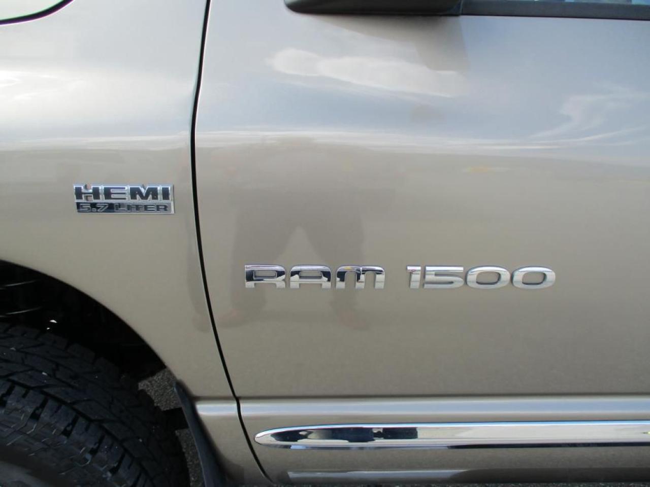 2007 Dodge Ram 1500 Laramie Mega Cab 4WD Photo9