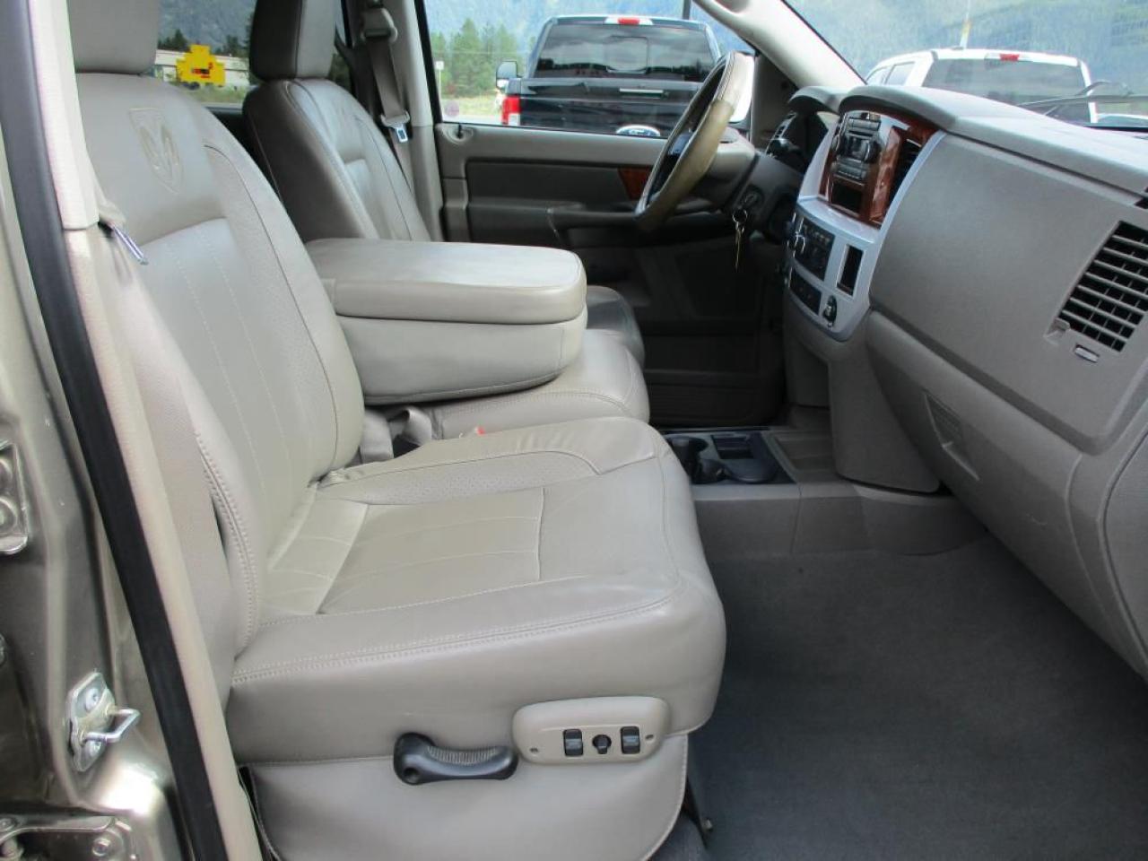 2007 Dodge Ram 1500 Laramie Mega Cab 4WD Photo13