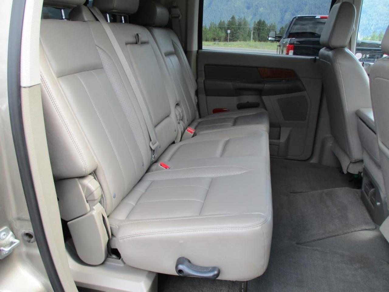 2007 Dodge Ram 1500 Laramie Mega Cab 4WD Photo14