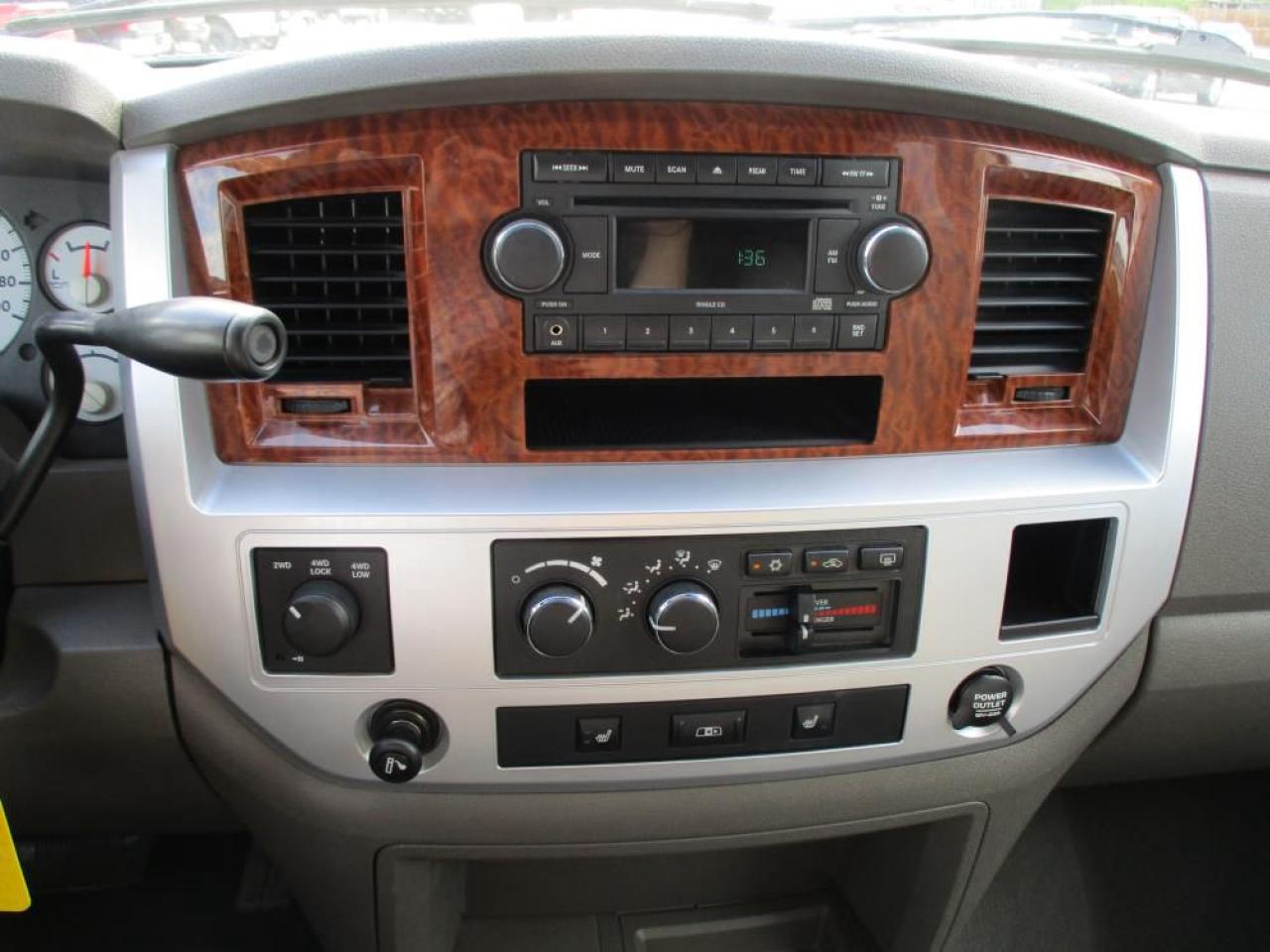 2007 Dodge Ram 1500 Laramie Mega Cab 4WD Photo18
