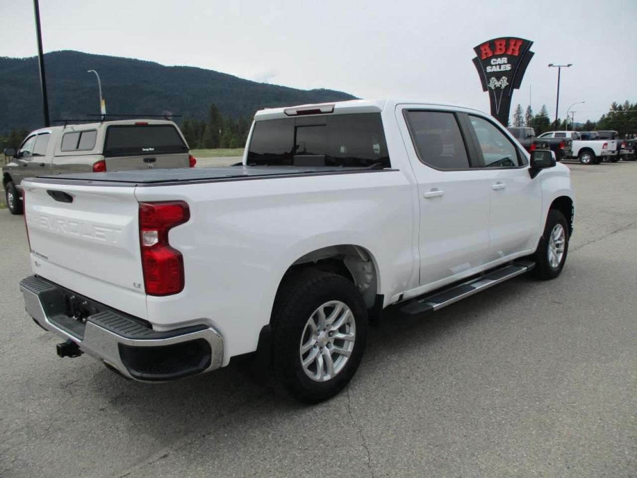 2020 Chevrolet Silverado 1500 LT Crew Cab 4WD Photo4
