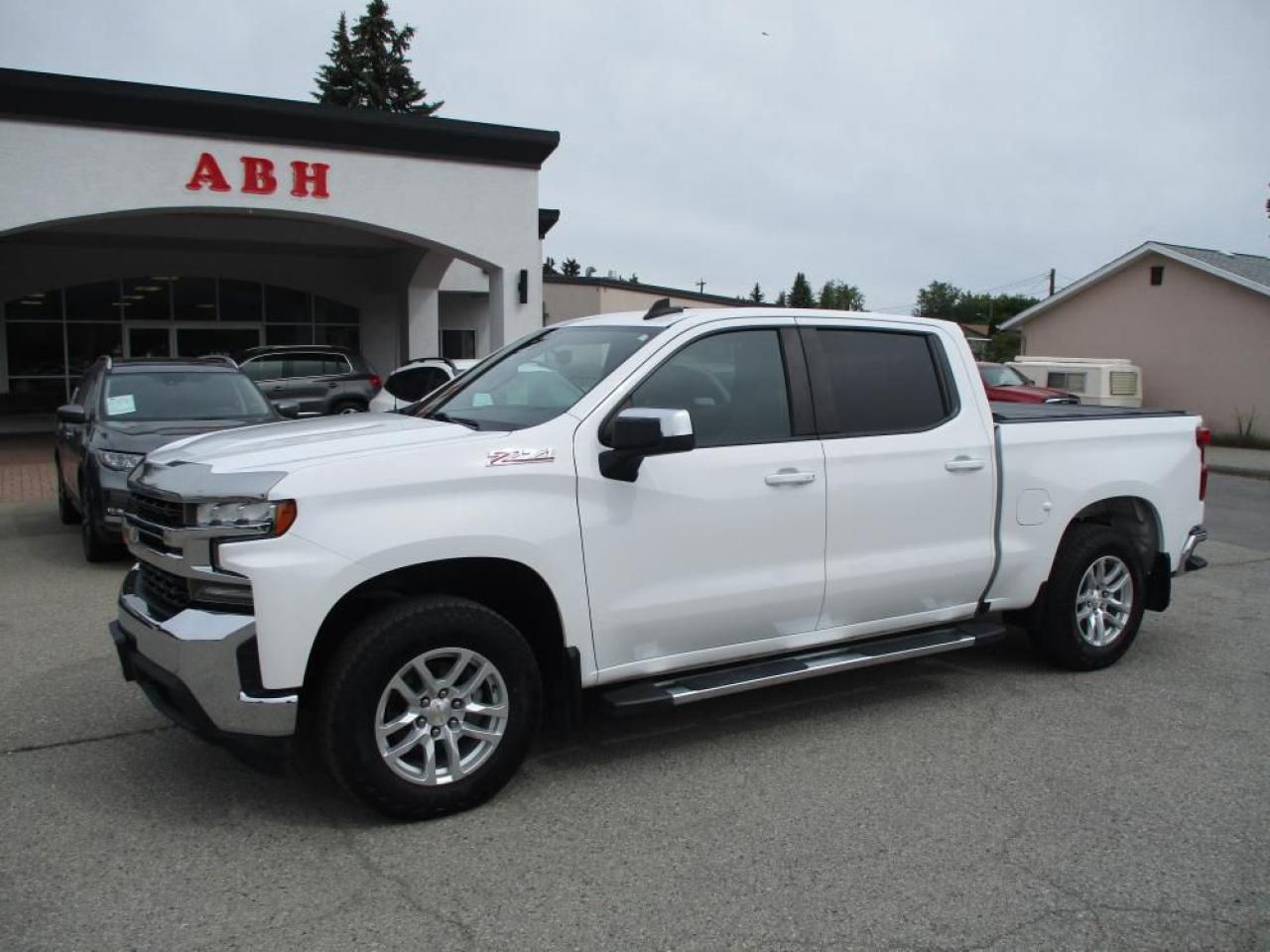 2020 Chevrolet Silverado 1500 LT Crew Cab 4WD Photo1