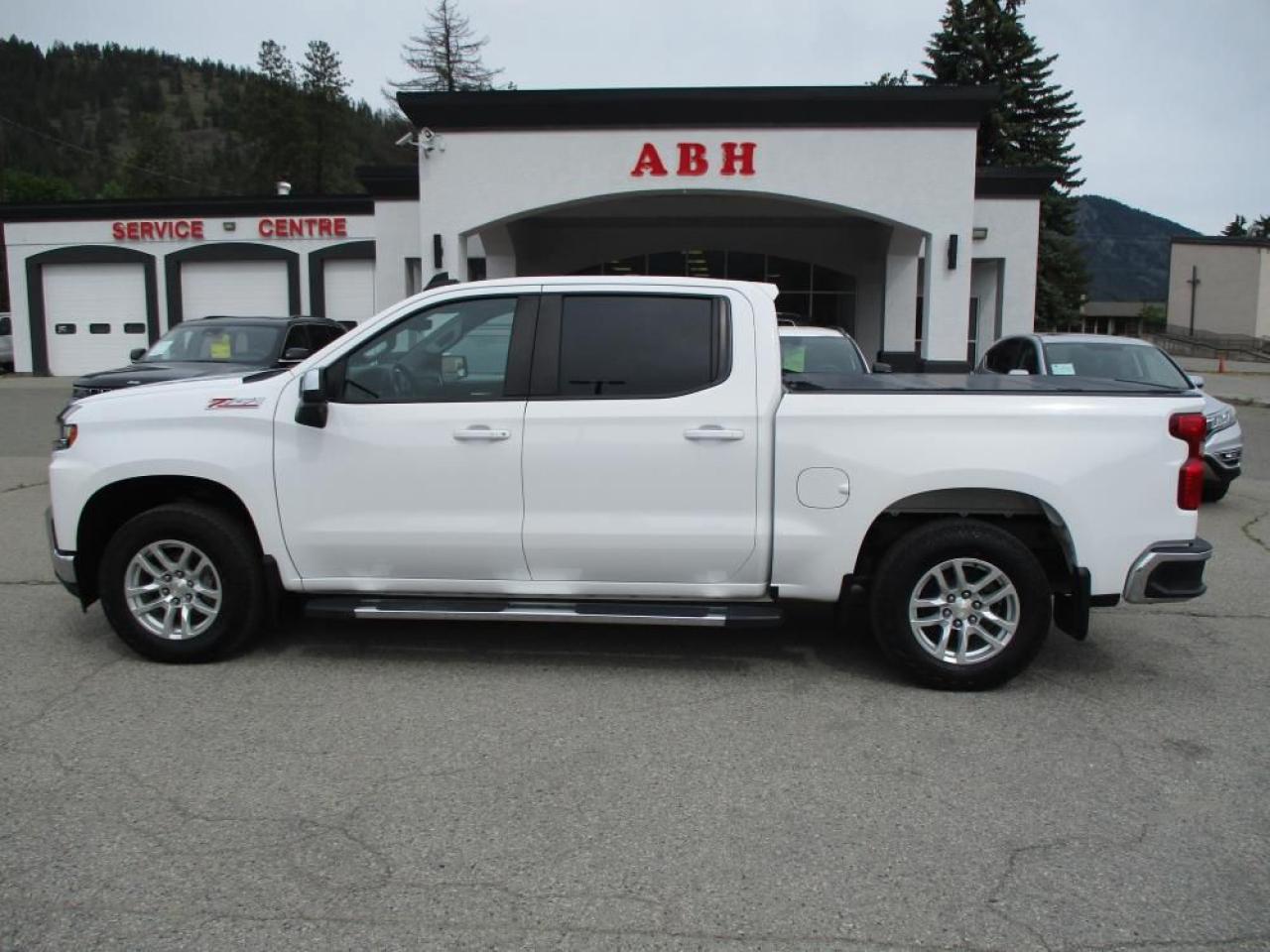 2020 Chevrolet Silverado 1500 LT Crew Cab 4WD Photo2