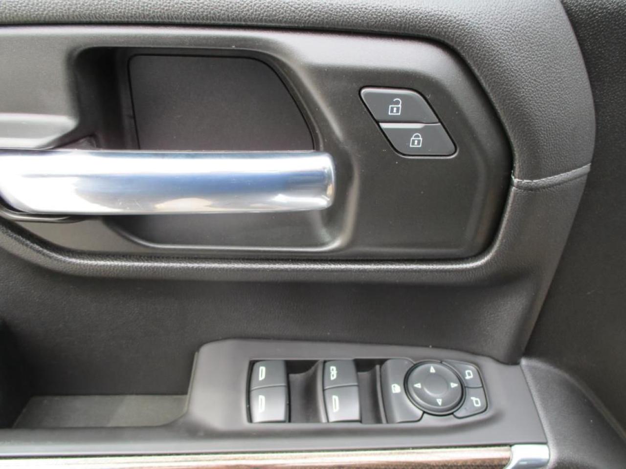 2020 Chevrolet Silverado 1500 LT Crew Cab 4WD Photo10