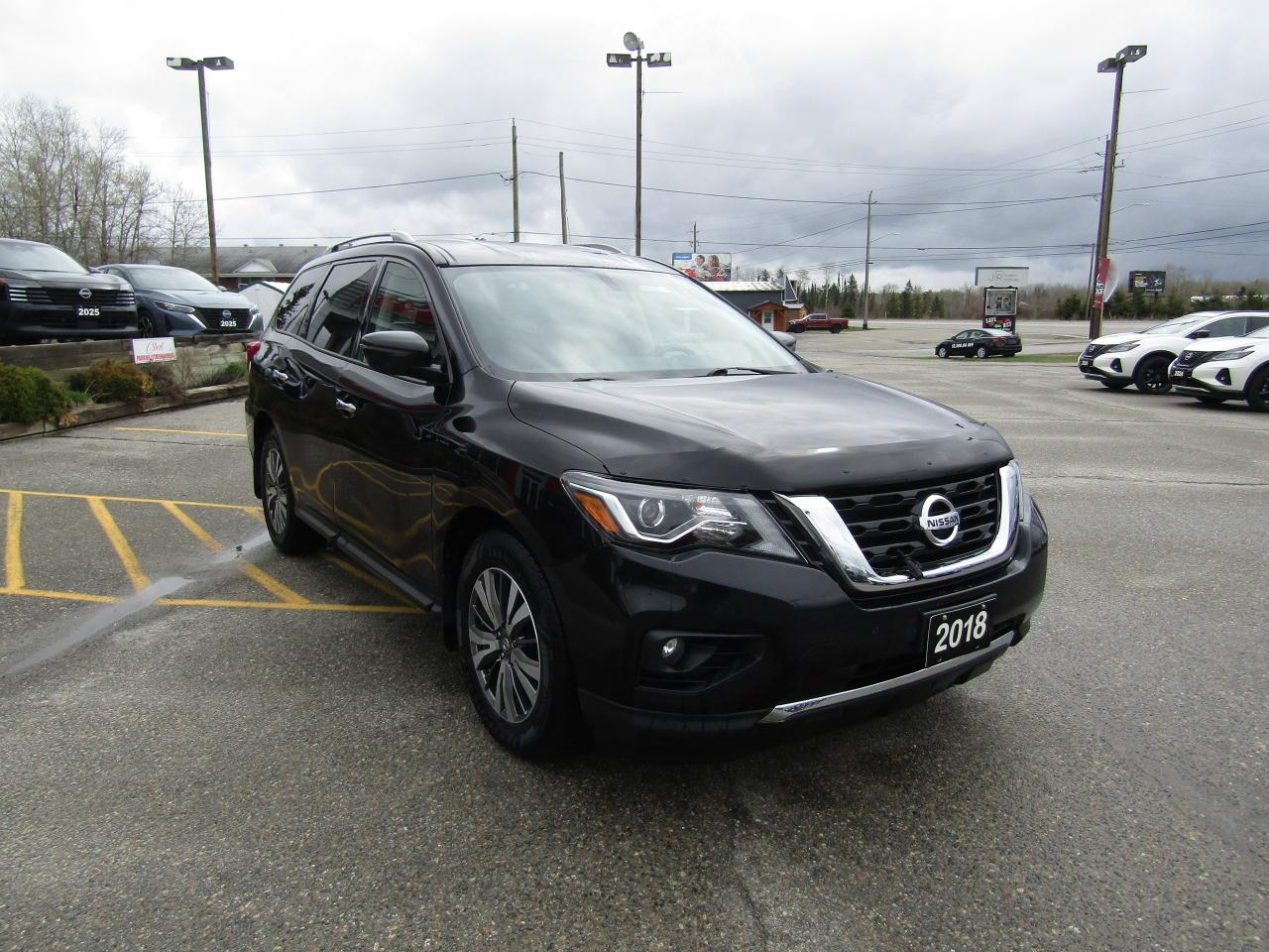 2018 Nissan Pathfinder SV Photo2