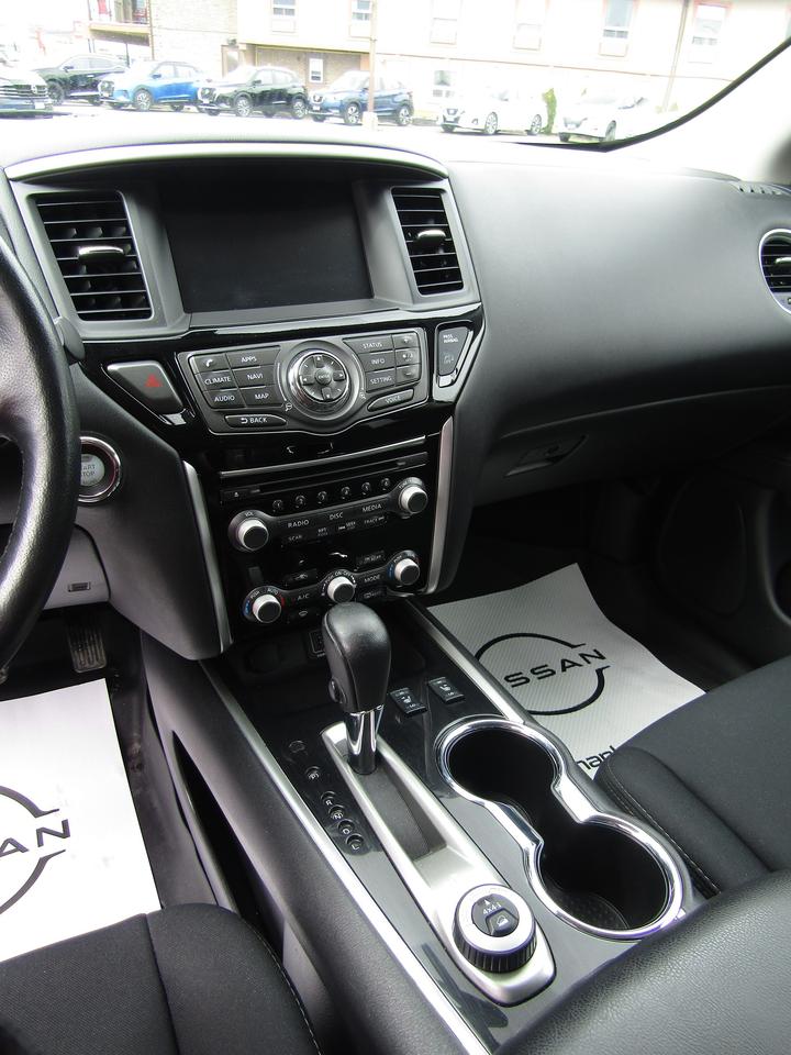 2018 Nissan Pathfinder SV Photo