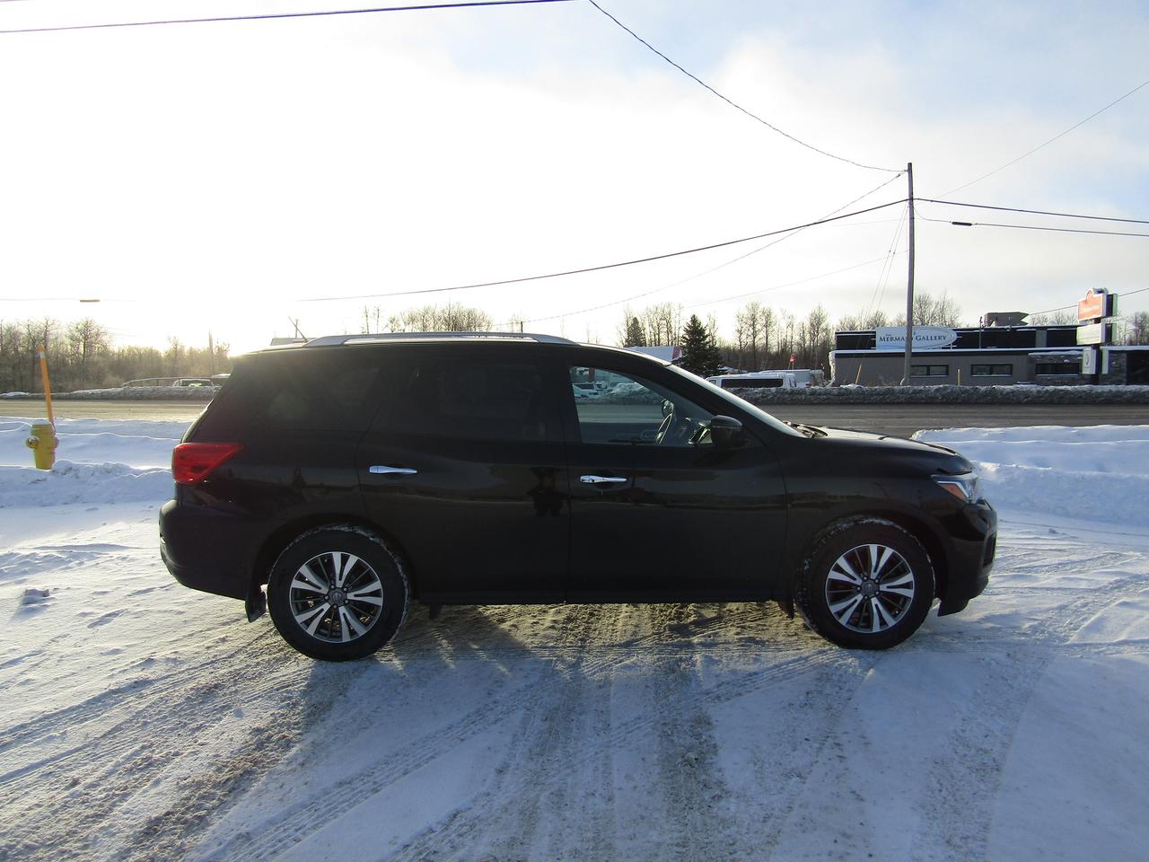 2018 Nissan Pathfinder SV Photo