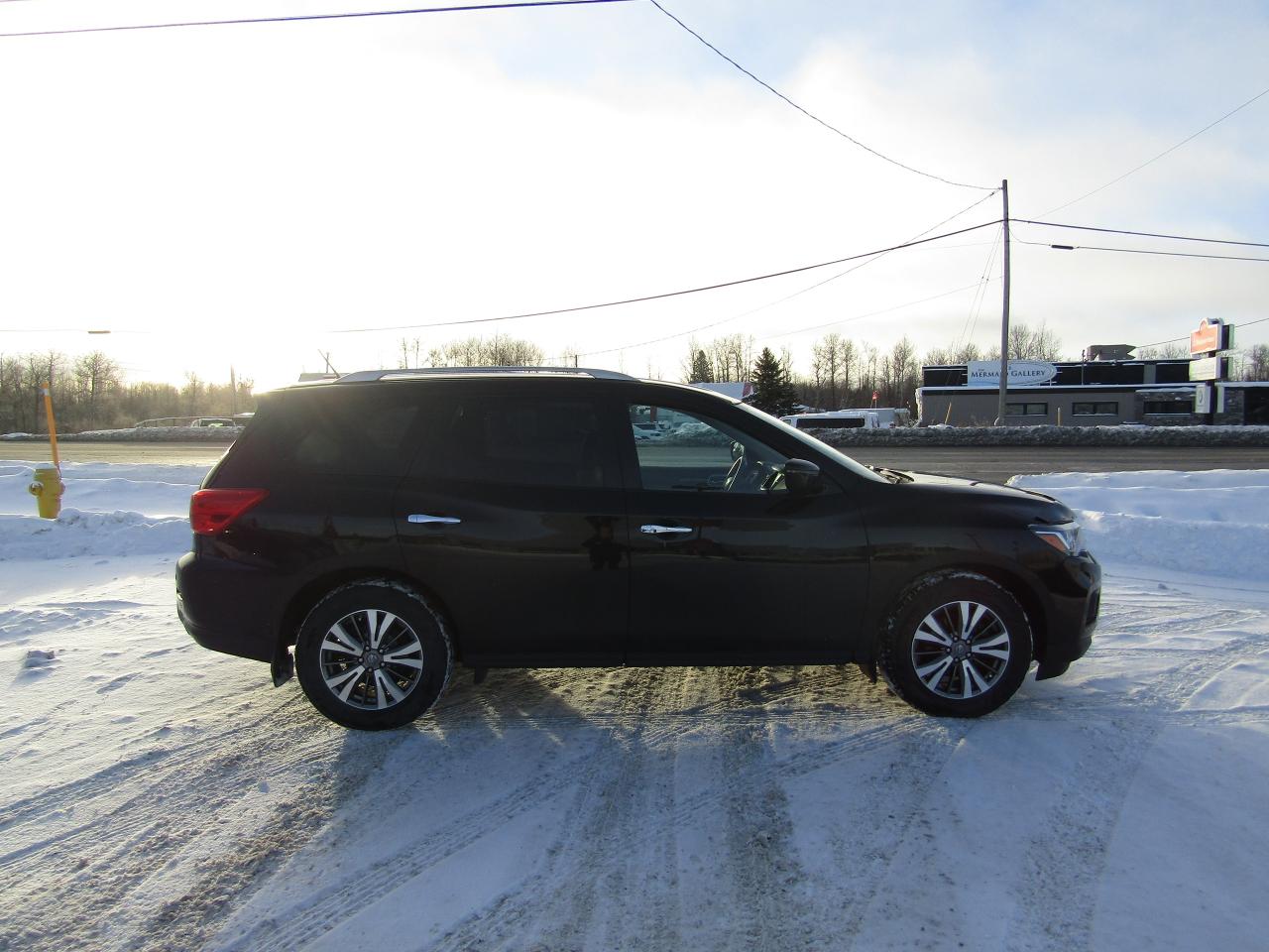 2018 Nissan Pathfinder SV Photo4