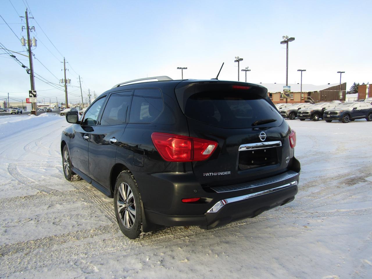 2018 Nissan Pathfinder SV Photo