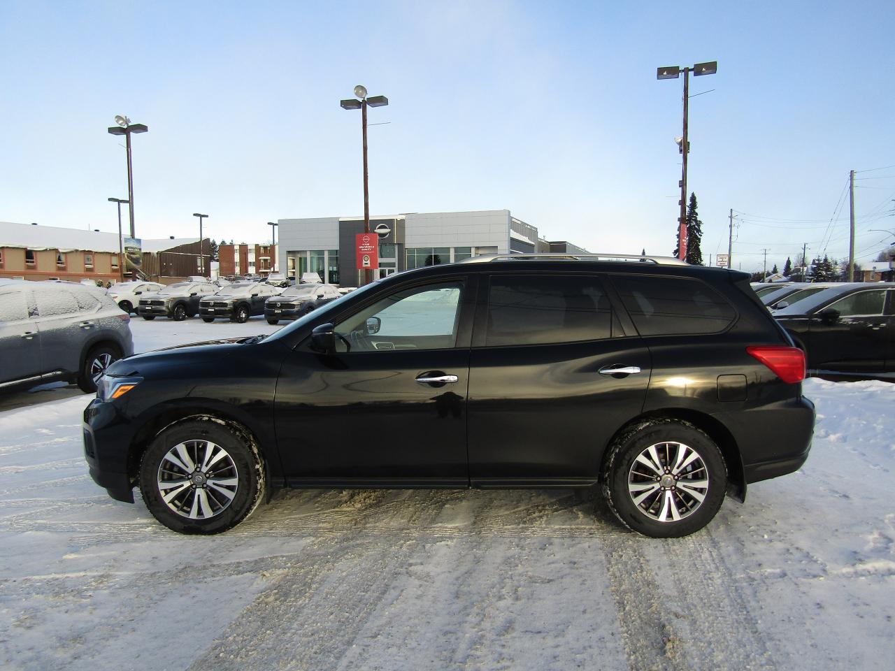 2018 Nissan Pathfinder SV Photo