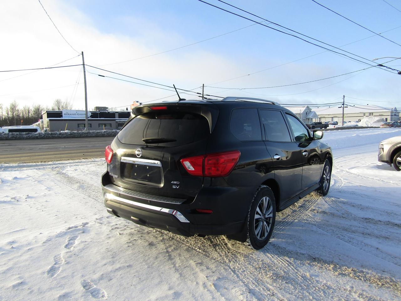 2018 Nissan Pathfinder SV Photo