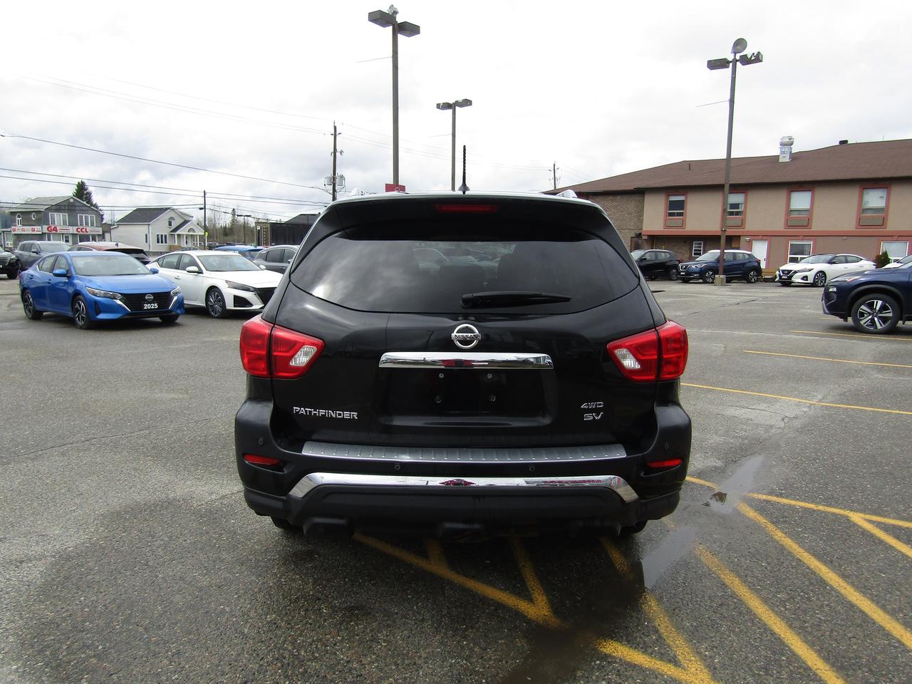 2018 Nissan Pathfinder SV Photo