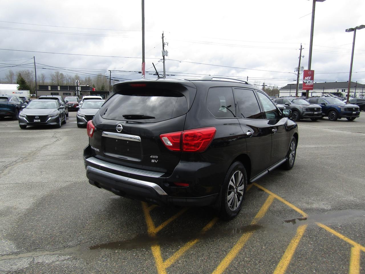 2018 Nissan Pathfinder SV Photo
