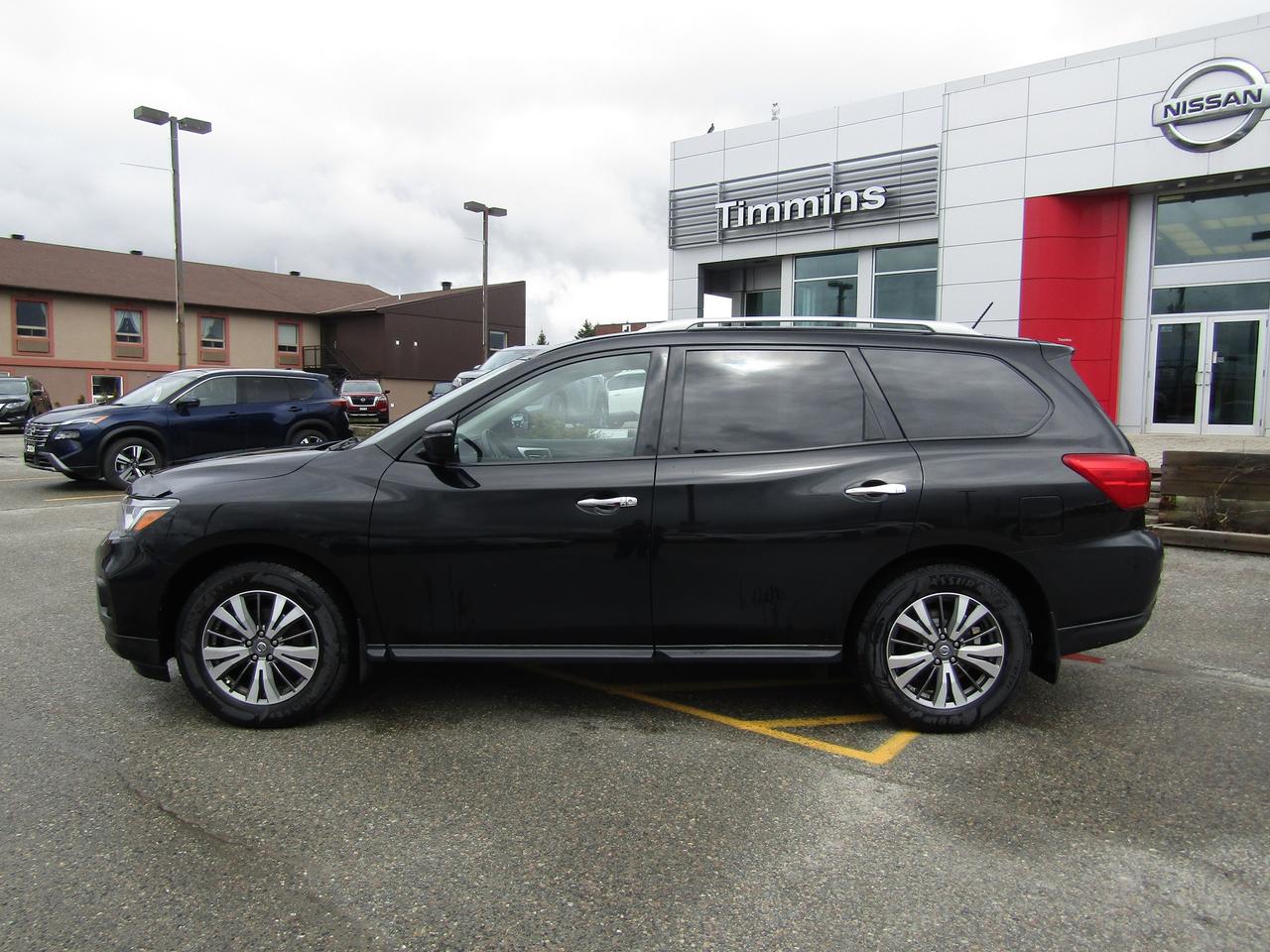 2018 Nissan Pathfinder SV Photo
