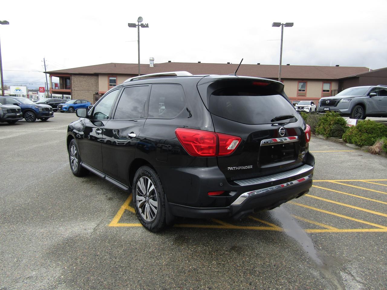 2018 Nissan Pathfinder SV Photo
