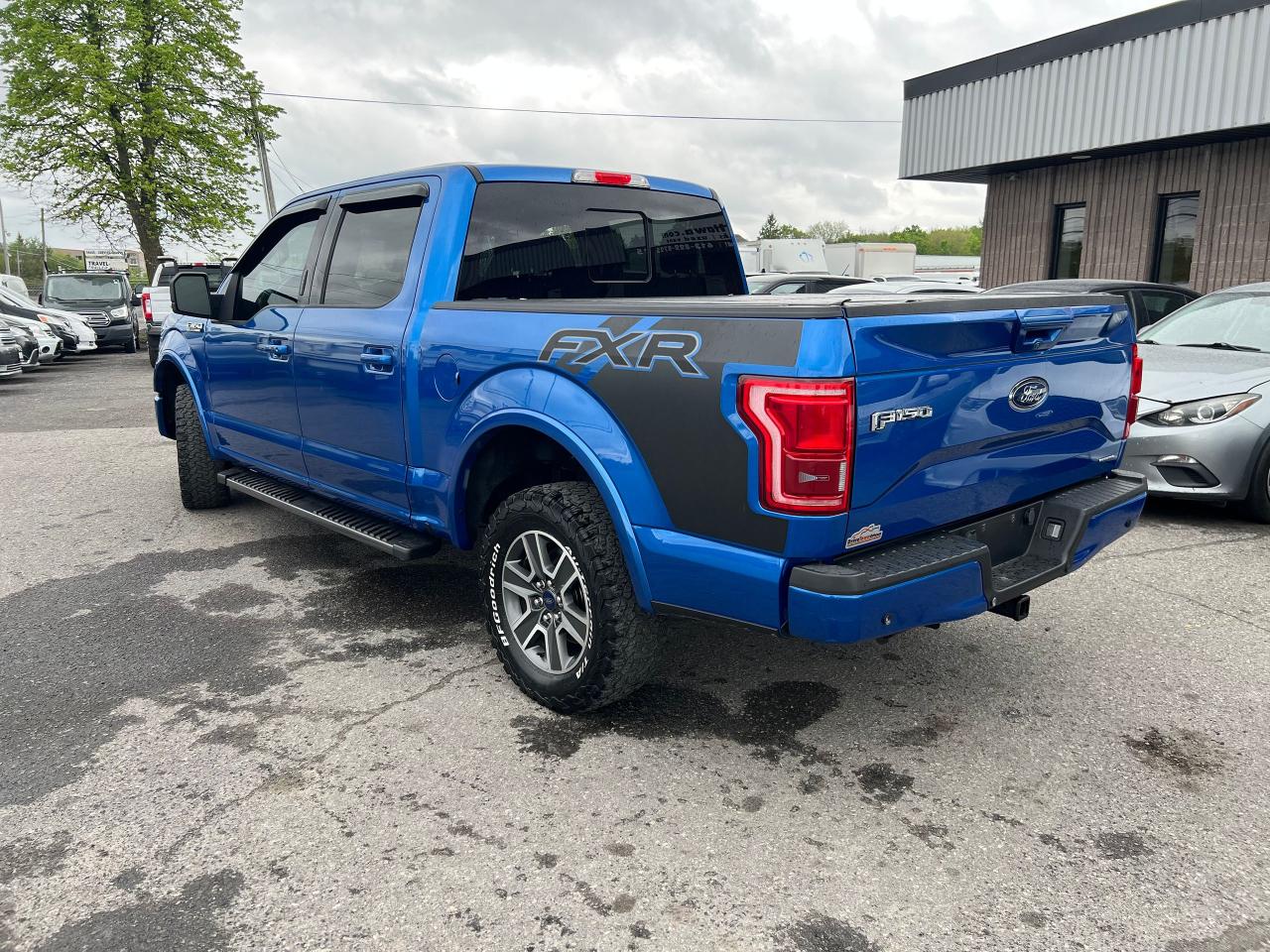 2015 Ford F-150 4WD SUPERCREW 145" LARIAT - Photo #3