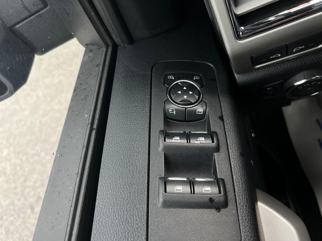 2015 Ford F-150 4WD SUPERCREW 145" LARIAT - Photo #17