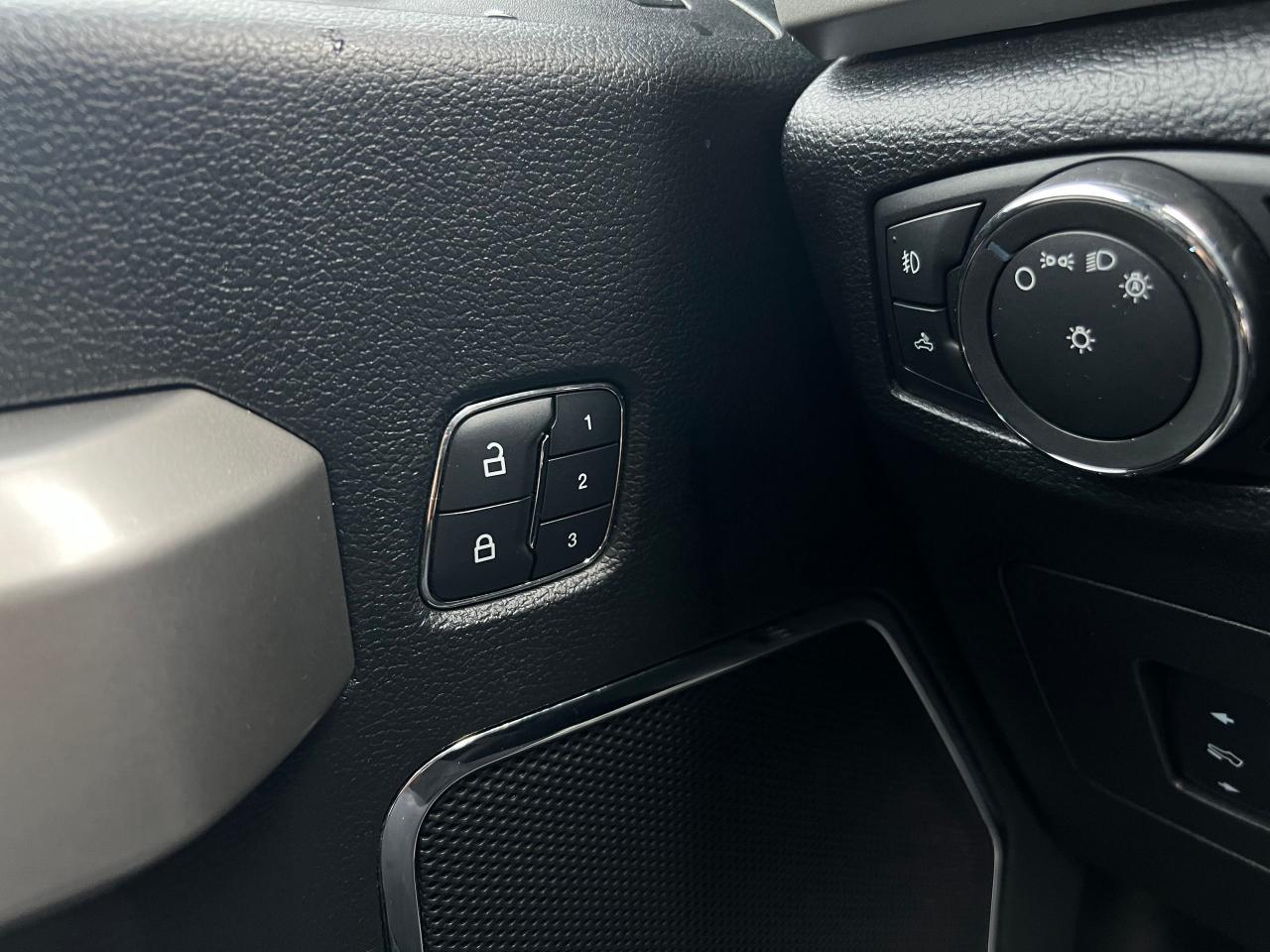 2015 Ford F-150 4WD SUPERCREW 145" LARIAT - Photo #18