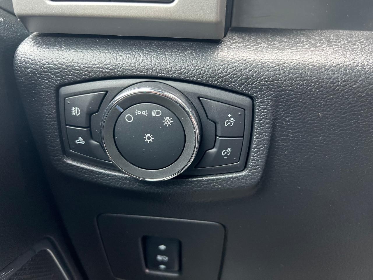 2015 Ford F-150 4WD SUPERCREW 145" LARIAT - Photo #19
