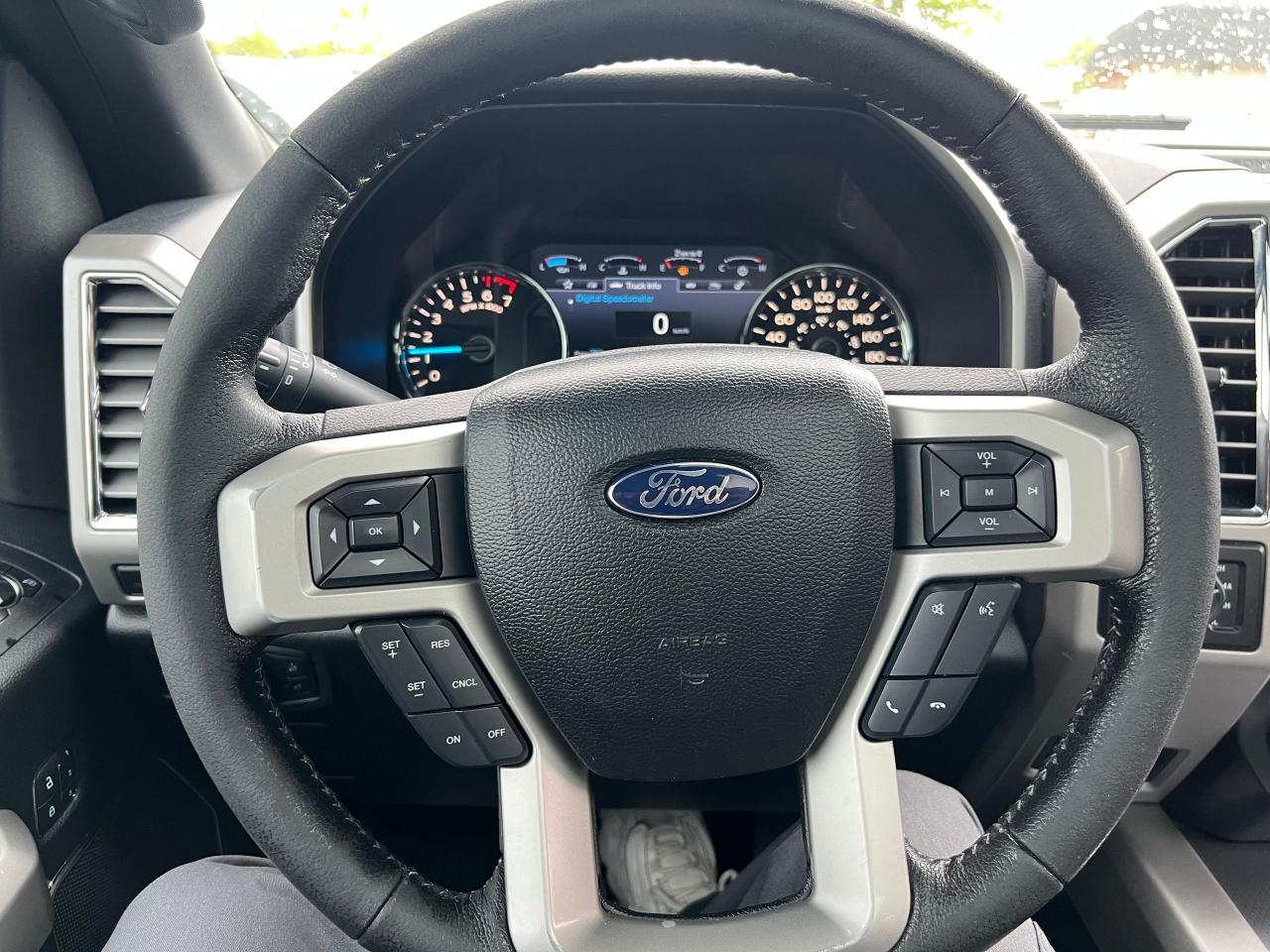 2015 Ford F-150 4WD SUPERCREW 145" LARIAT - Photo #21