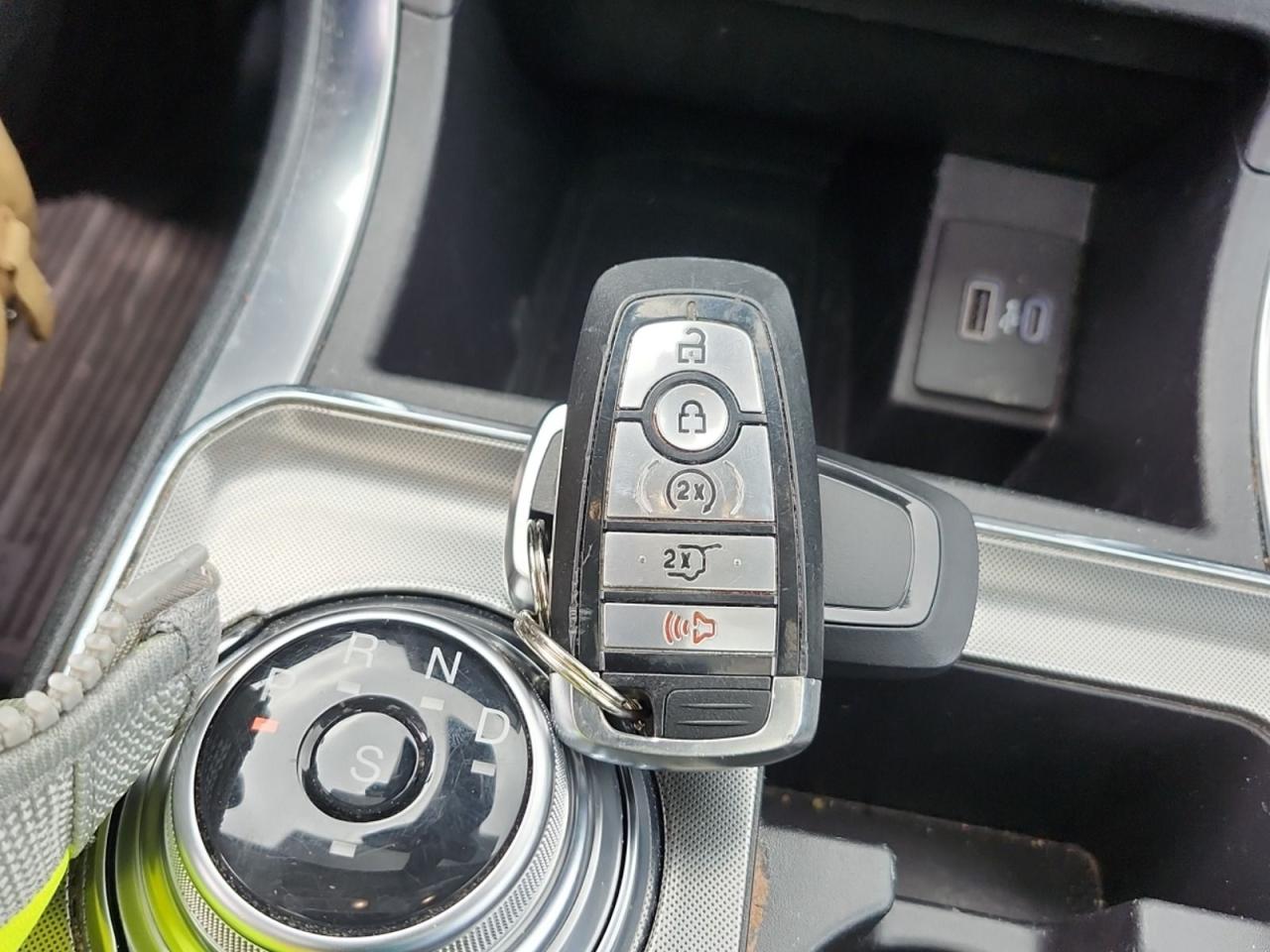 2023 Ford Edge Titanium - Photo #8